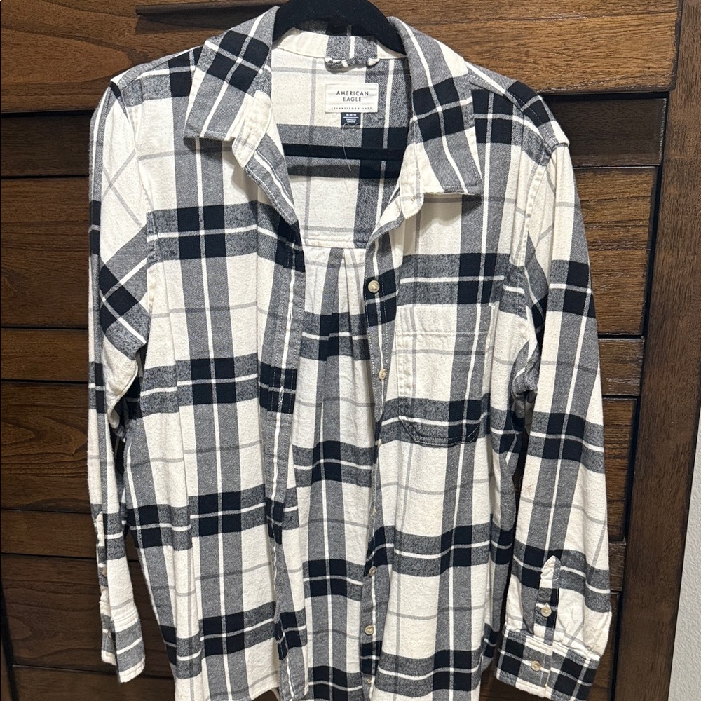 American Eagle Outfitters Women's Black and White Plaid Button Down Shirt